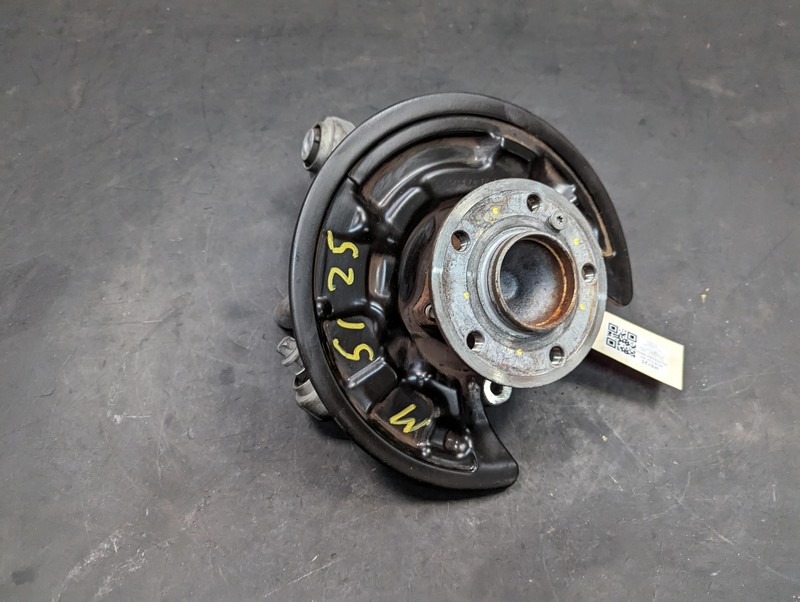 Rear Right Passenger Suspension Knuckle w Hub 2018 Mercedes CLA250 2460406 14-19