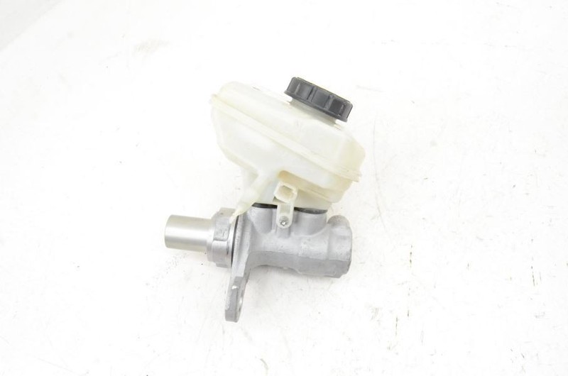 2015-2018 Porsche Macan S 3.0L Brake Master Cylinder Assembly
