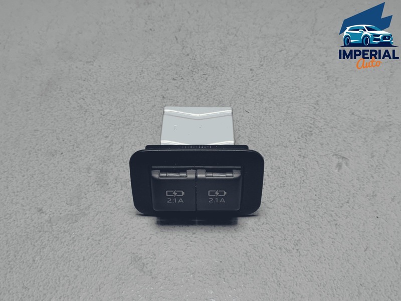 2019 TOYOTA SIENNA CENTER CONSOLE DUAL USB PORT SOCKET OEM