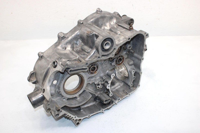 01 YamahaKodiak2wd Oem Crankcase Half 5HA-15100-00-00 AY29