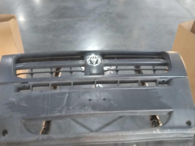 2018 RAM ProMaster 1500 Van Grille White OEM Good Condition NJ25-23597-598251