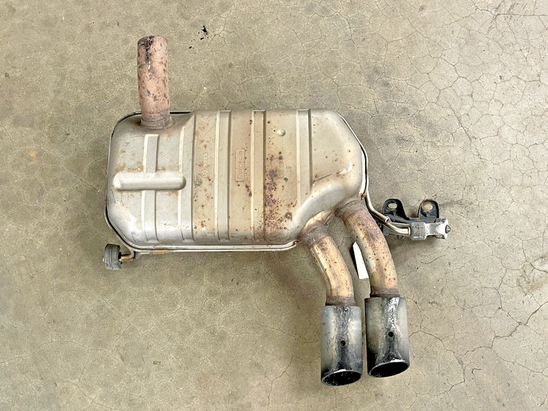 ⭐2015-2018 AUDI Q3 2.0L REAR ENGINE EXHAUST MUFFLER SILENCER TAIL PIPE LOT2607