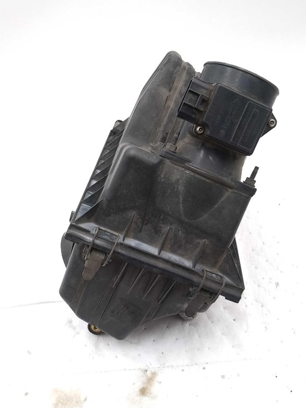 2005 Ford Escape Air Cleaner Assembly OEM 5L849600BB 88K Miles