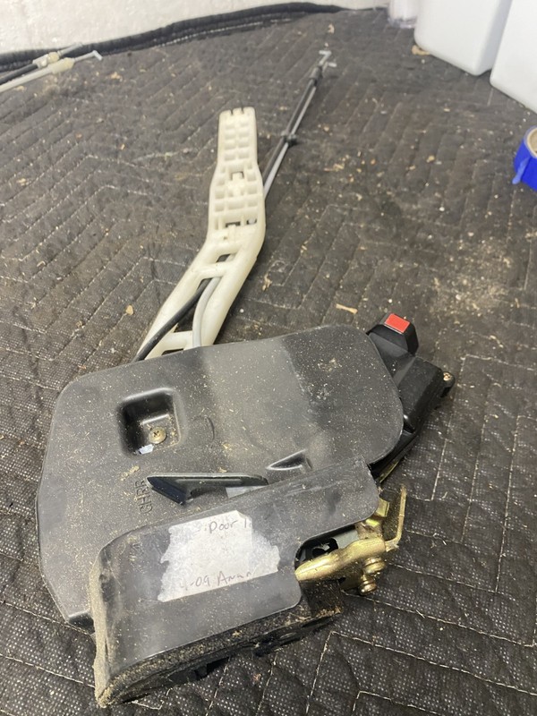 2004 - 2009 Kia Amanti Right Rear Door Lock Actuator