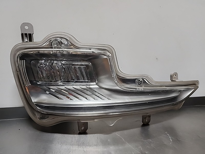 11 12 13 14 15 CHEVROLET VOLT FRONT BUMPER RIGHT PASSENGER SIDE FOG LIGHT LAMP R
