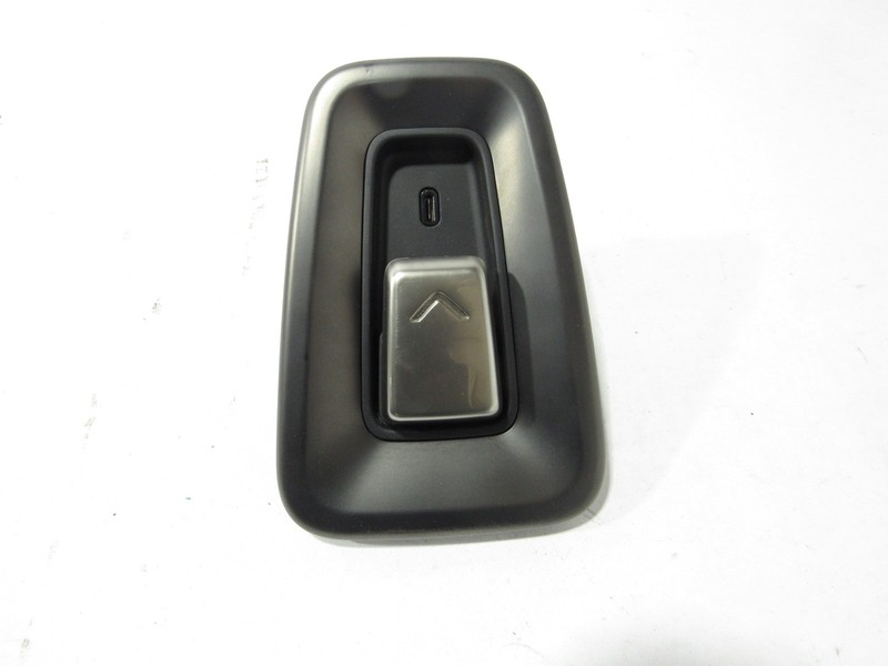 Rivian R1S 2024 Front Right Seat USB Port Charger Adapter Socket 21-25 |@1