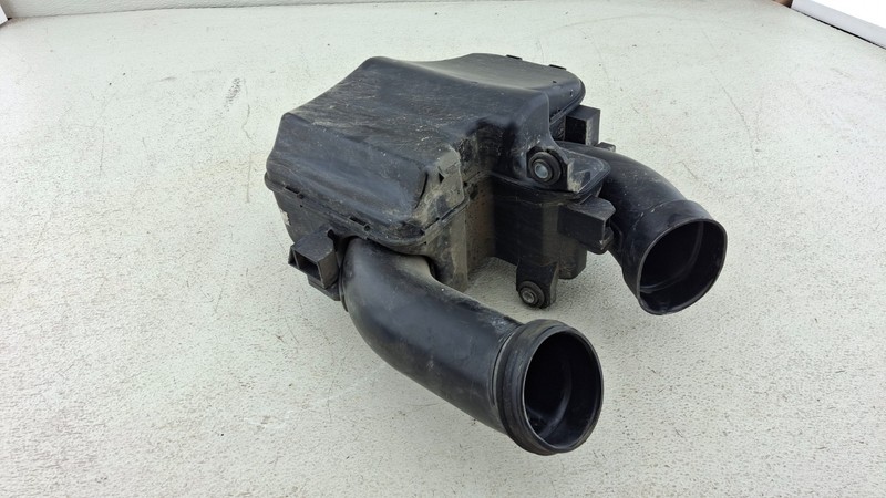 2020-2025 Kia Soul Air Intake Cleaner Filter Box - Cracked Tab28220-K0100