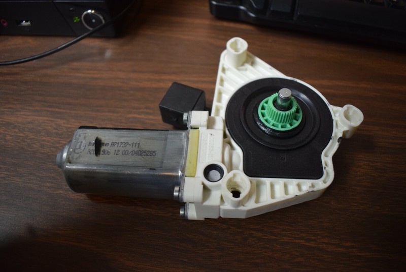 2017 MERCEDES BENZ C238 WINDOW REGULATOR MOTOR FACTORY OEM