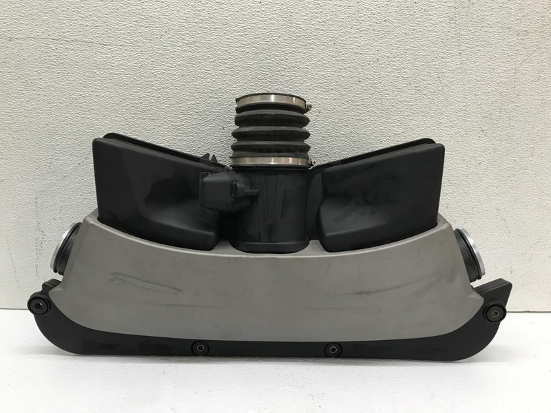 2006-2008 BMW 750i 750Li E66 Front Center Air Cleaner Intake Box Assembly