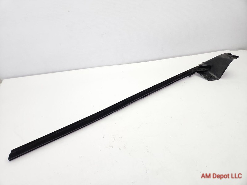 2009 BMW 135i 128i E82 E88 E81 Left Driver Door Interior Window Channel Seal