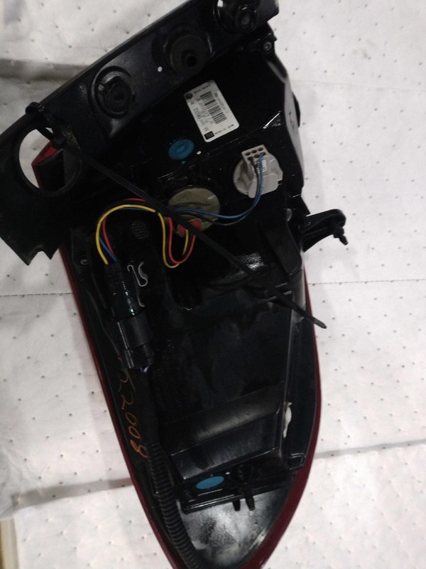 2016-2018 Buick Envision Right Tail Light Assembly Red 195599 Used 82K Miles