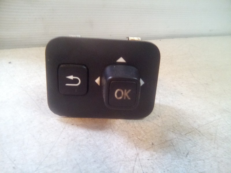 International LT 4057710C3 Cluster Display Control "READ DESCRIPTION"