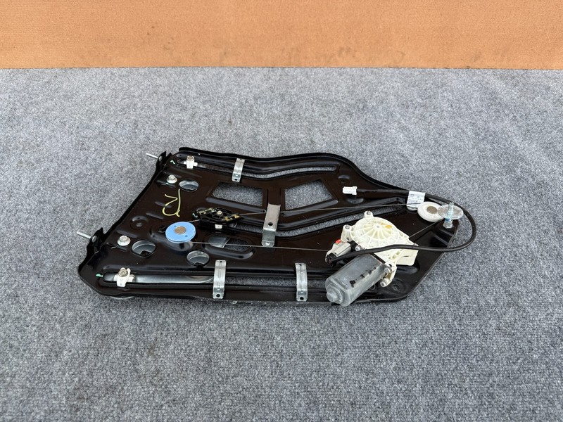 INFINITI G37 Q60 CONVERTIBLE 09-15 OEM REAR RIGHT PASSENGER WINDOW REGULATOR