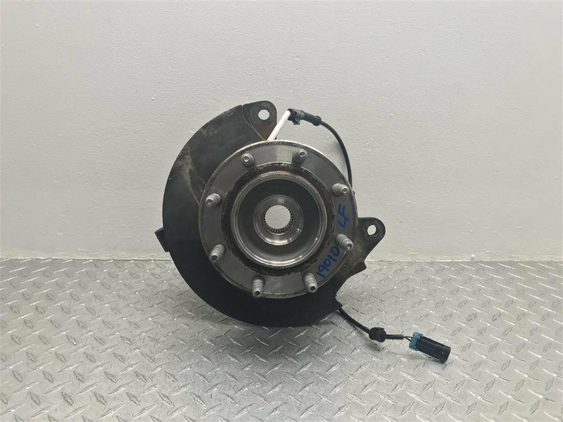 OEM 2001 - 2007 SILVERADO HD AVALANCHE YUKON FRONT DRIVER KNUCKLE & 8 LUG HUB