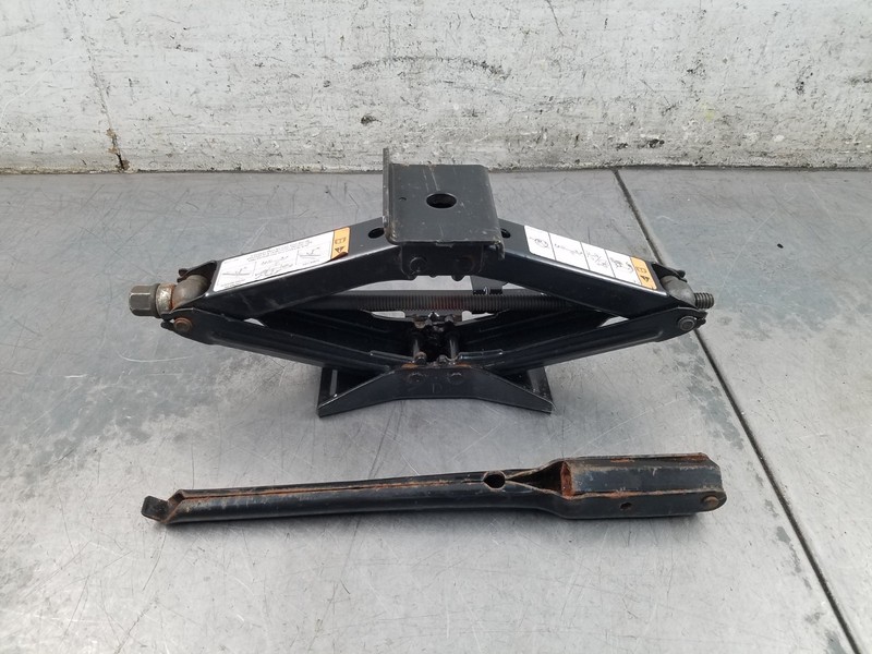 2003 03 04 Mercury Marauder Tire Jack #6869 H6