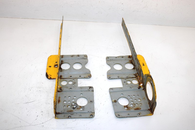 99 Ski-doo Mxz 670 Ho Oem Rear Bracket RH,LH (Set) 518321535 SS9