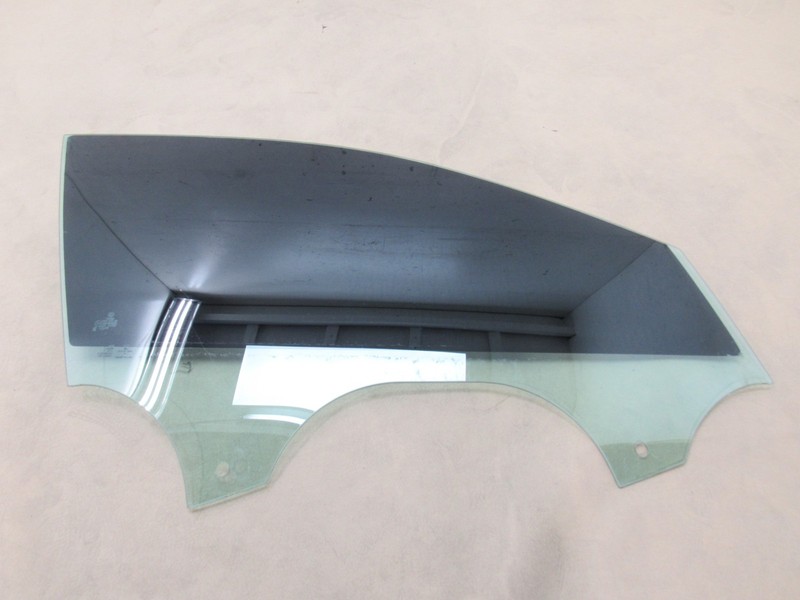 Volkswagen Jetta GLI 2022 Front Right Passenger Door Window Glass 18 - 25 >