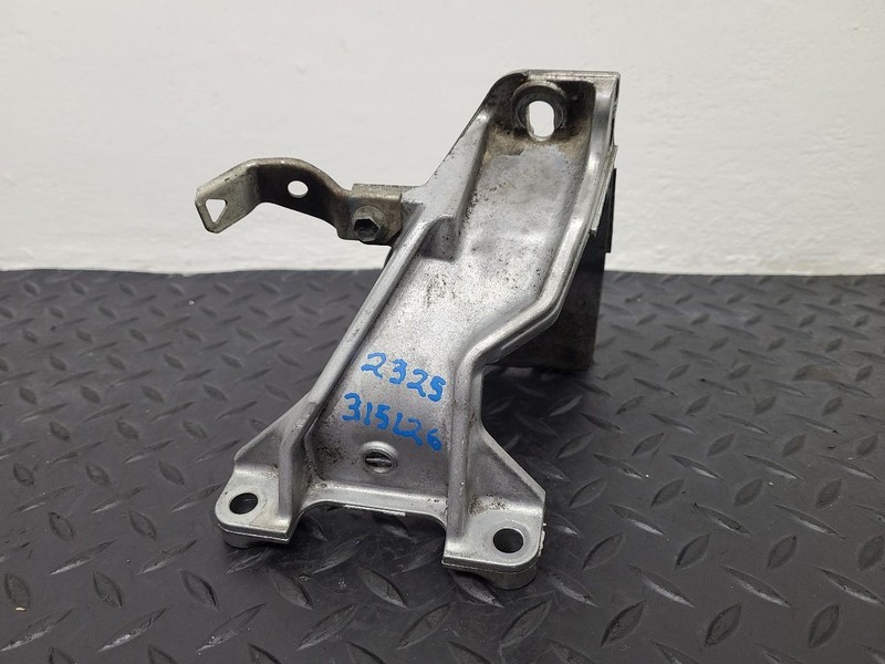 06-08 Suzuki Vitara 2.7L Right Passenger Engine Mount Bracket OEM 11641-66J00