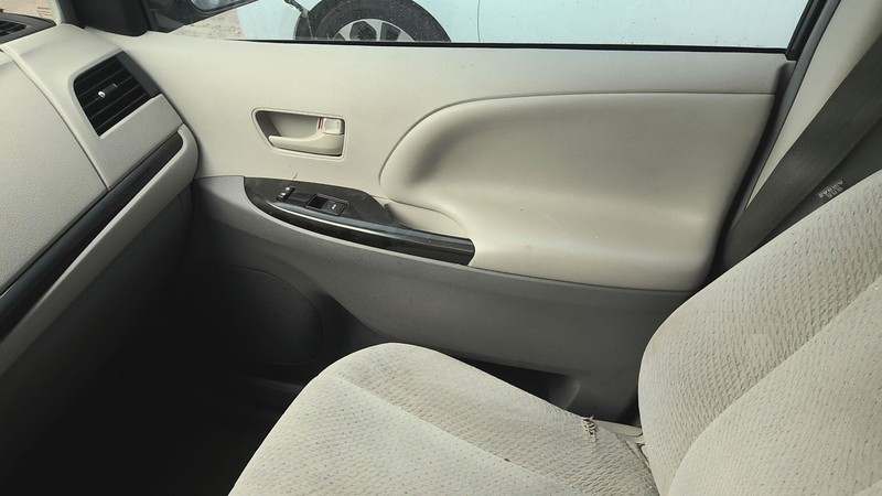 Front Door Trim Panel TOYOTA SIENNA Right 12 11 13 14