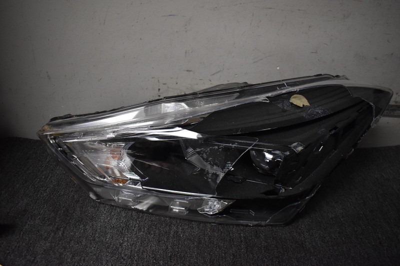 2018-2021 NISSAN KICKS LEFT SIDE HEADLIGHT FACTORY OEM