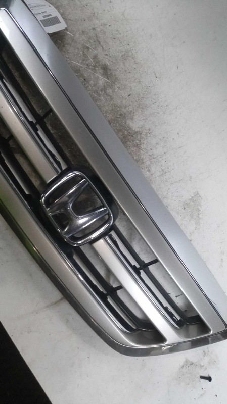 2006 Honda Odyssey Grille OEM Used Pitting Scuffs 71121SHJA01ZC 71122SHJA01