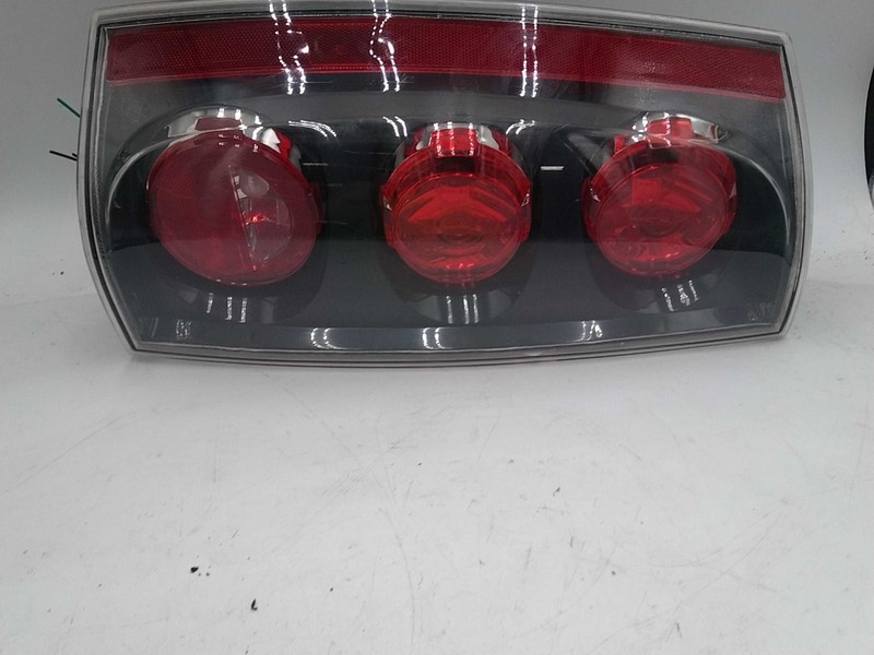 2010 GMC Yukon Left Tail Light Assembly SILVER 361516 Used 173K Miles