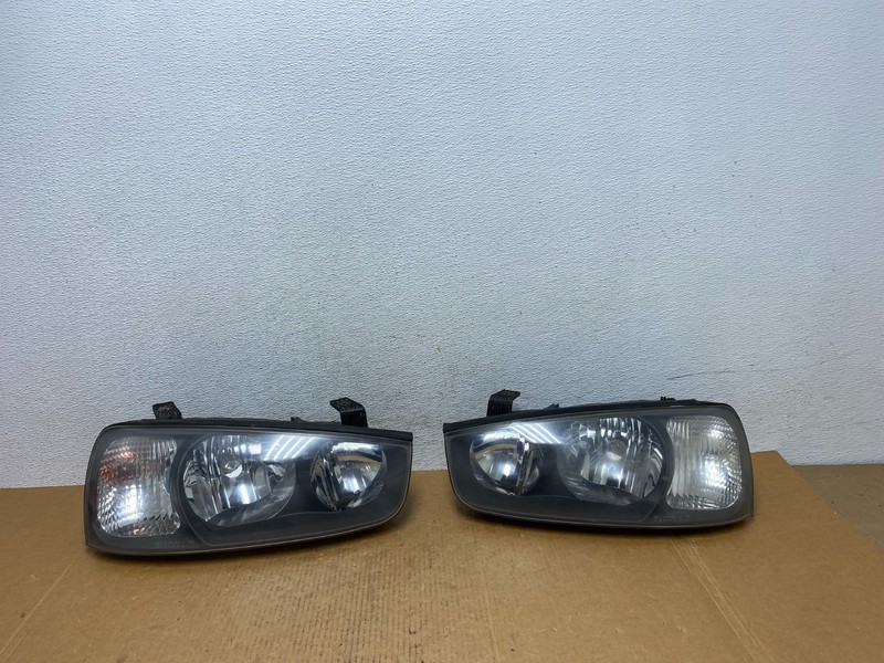 2001 2002 2003 Hyundai Elantra Left+Right Side Set Halogen Headlights AD9277 DW