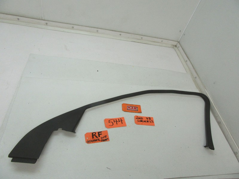 DOOR PANEL GLASS WINDOW TRIM MOLDING PASSENGER RIGHT FRONT fits 00-02 LINCOLN LS