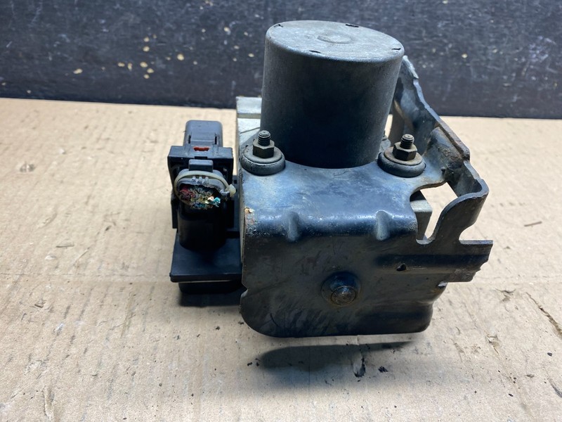 2009 to 2014 Cadillac Escalade ABS Pump Anti Lock Brake Module V2332 DG