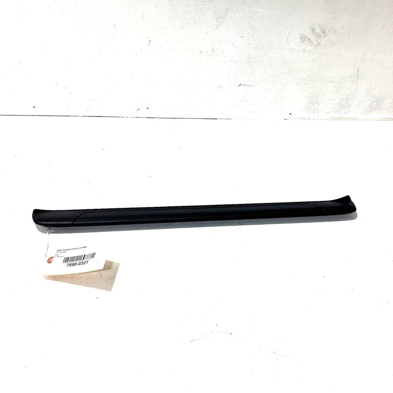 2018-2023 FRONT PASSENGER SIDE DOOR SILL SCUFF PLATE TRIM COVER OEM TOYOTA CAMRY