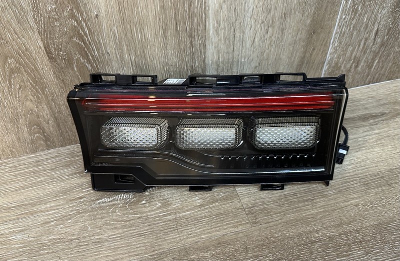 2022 JEEP WAGONEER GRAND WAGONEER RH LIFTGATE BACKUP LAMP LED OEM 68432196AD