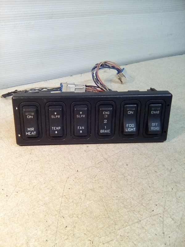 International 32237 Dash/ Switch Console 6 Rocker Switches