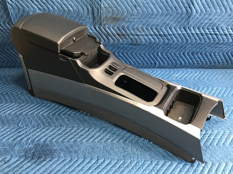03-05 TOYOTA 4RUNNER CENTER CONSOLE STORAGE COMPARTMENT & ARM REST OEM