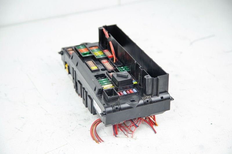 08-12 BMW 5 7 F01 F02... BCM Body Control Junction Fuse Box Module Unit 9210861