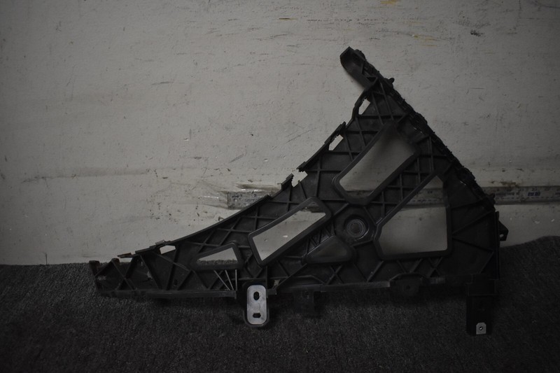 2017-2020 JAGUAR F PACE REAR RIGHT SIDE BUMPER BRACKET FACTORY OEM