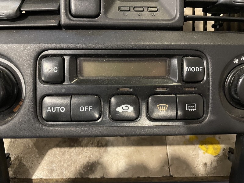 99-04 HONDA ODYSSEY OEM EX EX-L AUTO HEATER AC A/C CLIMATE CONTROL RADIO BEZEL