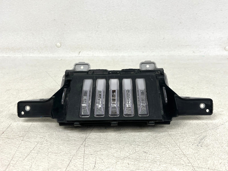 ⭐2025-2026 KIA K4 REAR CENTER BUMPER REVERSE BACK UP STOP LIGHT LAMP OEM LOT2730