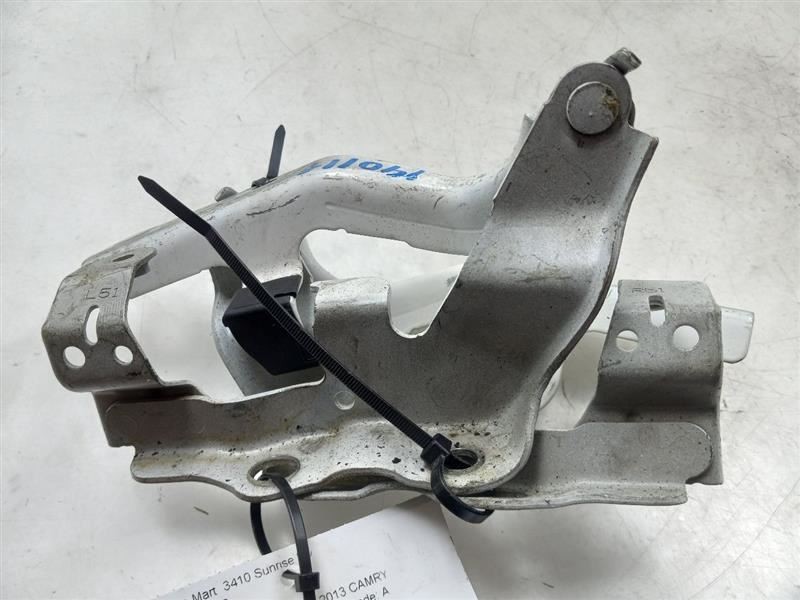 2013 TOYOTA CAMRY LE 2.5L FWD AT LEFT AND RIGHT SIDE HOOD HINGES