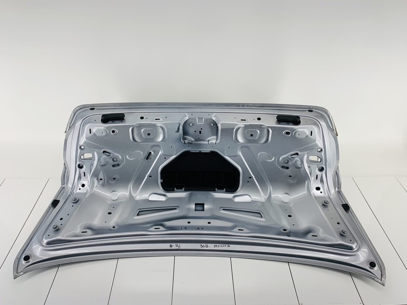 17-19 AUDI A4 B9 REAR BACK TRUNK DECK COVER LID FLORETT SILVER METALLIC OEM