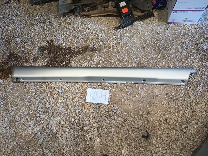 98-05 Mercedes W163 ML500 Base Rocker Panel Side Skirt RightSilver OEM
