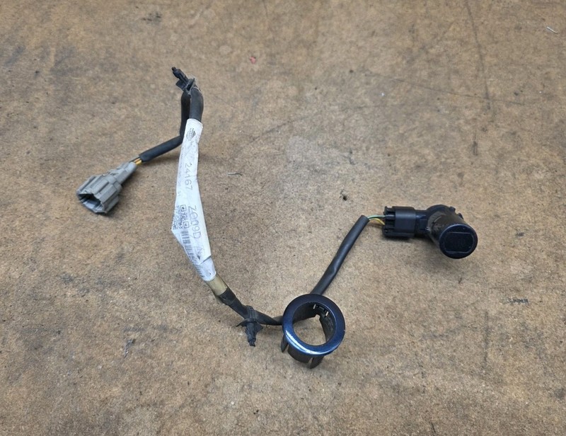 2008 09 10 11 12 13 14 2015 Nissan Armada FR Bumper Parking Sensor W/Bracket OEM