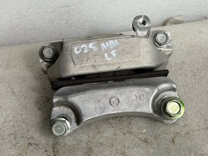 2019 - 2025 NISSAN ALTIMA 2.5L ENGINE LEFT MOUNT SUPPORT INSULATOR BRACKET OEM