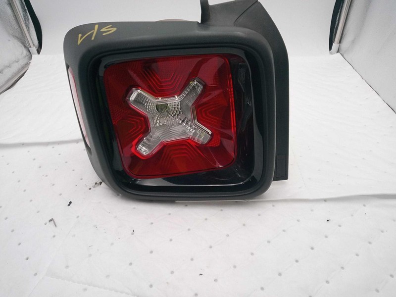 2017 Jeep Renegade Left Tail Light Assembly Orange 706740 95K Miles