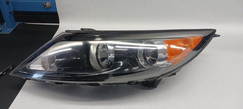 10-'12 KIA SPORTAGE Left driver headlight OEM Grade B