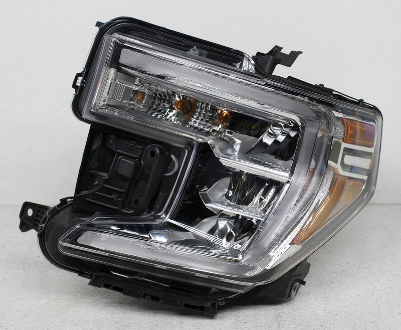 OEM Left Driver Side LED Headlamp For GMC Sierra 1500 84772473 Tabs Chipped