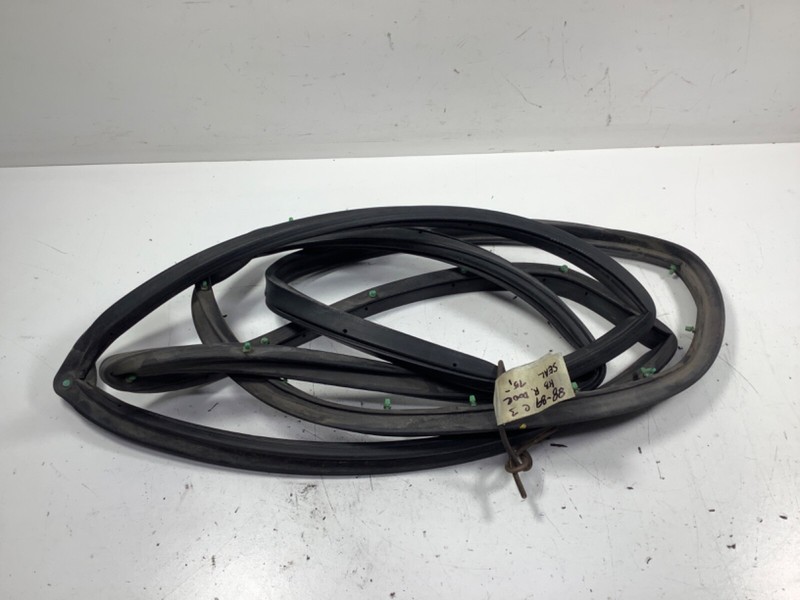 88-89 Honda Civic 3D Hatchback Right Door Seal Weatherstrip 72310-SH3-003 OEM