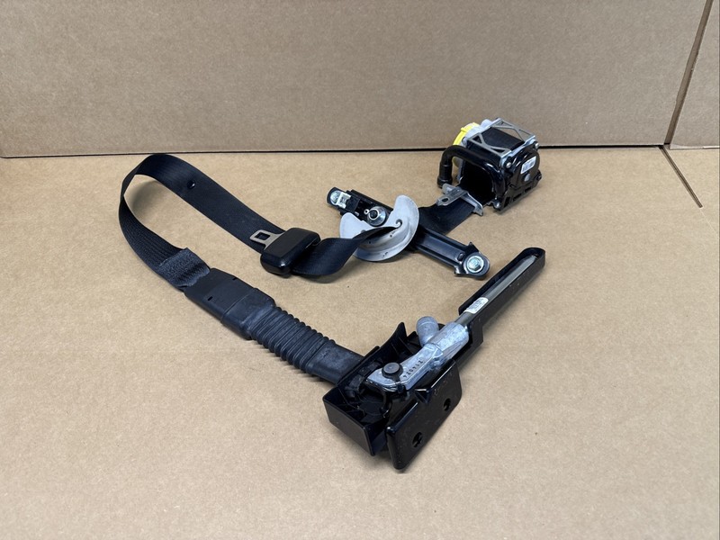 2013-2020 Pathfinder Front Right Passenger Side Seat Belt Seatbelt Retractor