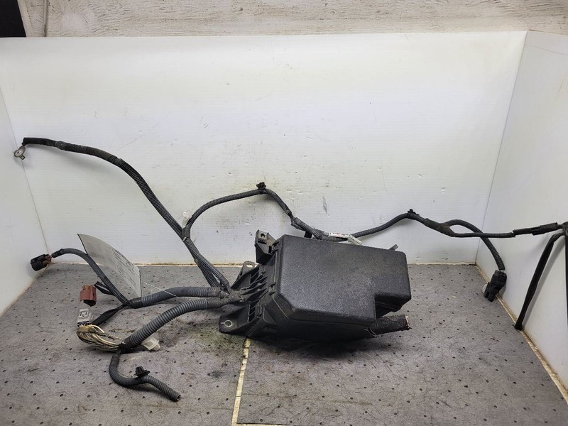 Driver Fuse Box Engine 2ARFE Engine 4 Cylinder Fits 06-12 RAV4 1699847