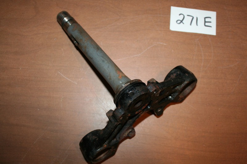 1975 Yamaha DT 400 Steering Stem Lower Clamp OEM 75 B
