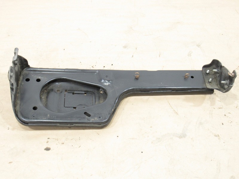 19-22 GMC Sierra 2500 2022 Diesel Fluid Reservoir Tank Support Shield ;#3